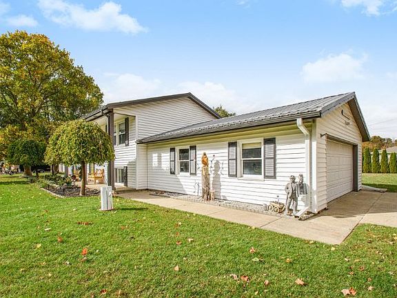 3rd image of 33798 Shirley Dr