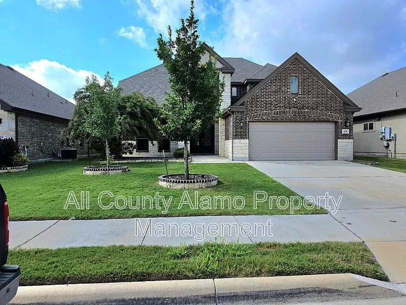 4 bed, 3.5 bath, 2800 sqft, $2,500 — Photo 2
