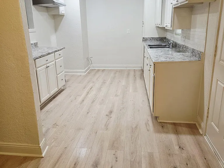 4112 Eastover Ave — Photo 3