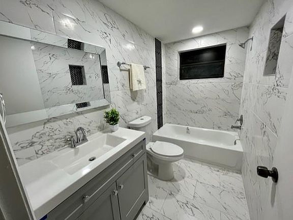 4th image of 4372 Lamson Ave