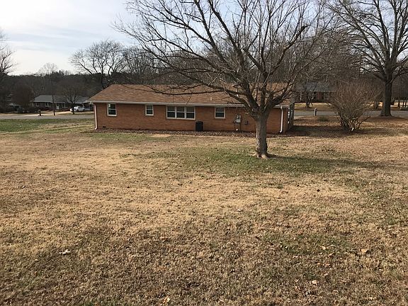 3rd image of 3027 Hazel Dr