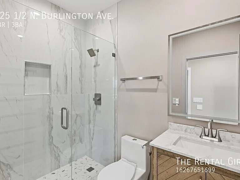 225 1/2 N Burlington Ave — Photo 6