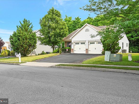 3rd image of 14 Cranberry Ct