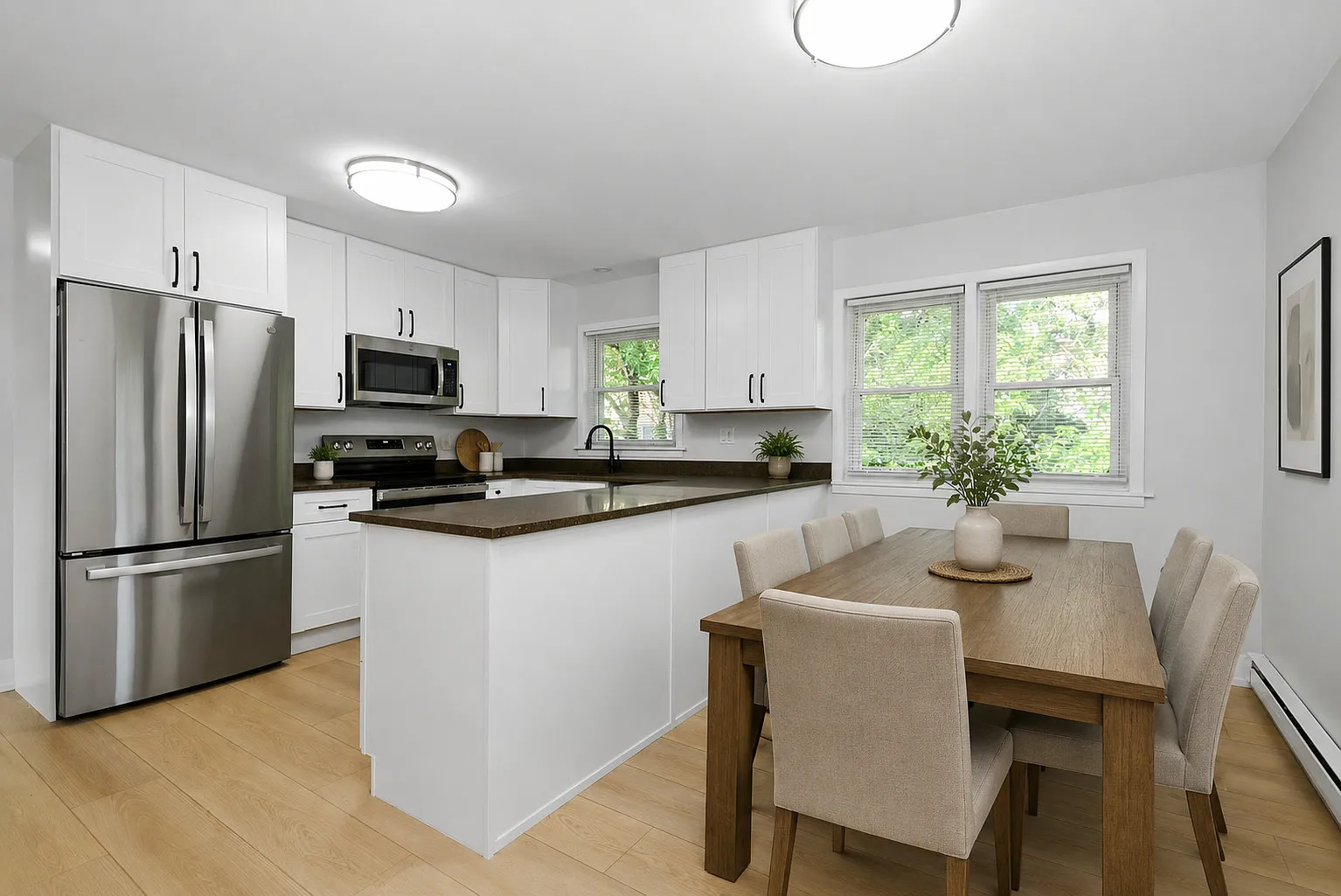 3 bed, 1.0 bath, 1100 sqft, $2,200 — Photo 4