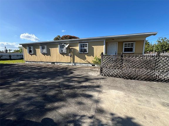 3rd image of 16970 SW 104th Ave