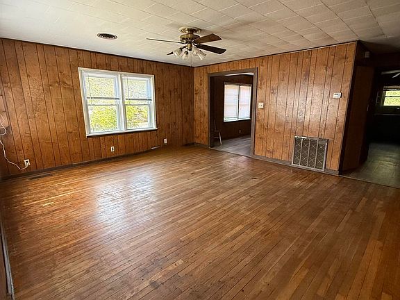 2nd image of 408 Alpine St