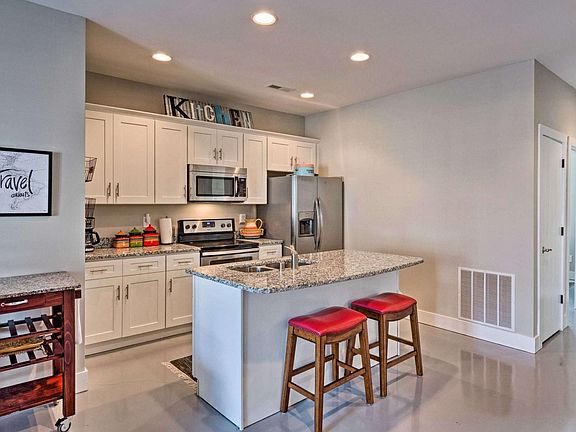 5th image of 1117 Greenwood Aly APT 202