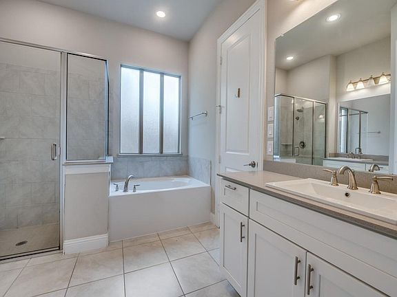 5th image of 4113 Angelina Dr
