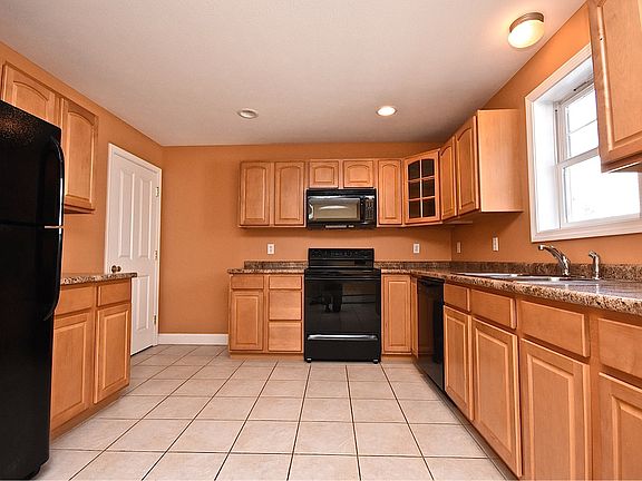 3rd image of 26 Dale Ave #2