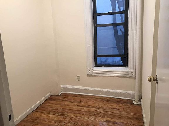 3rd image of 365 W 50th St APT 2E