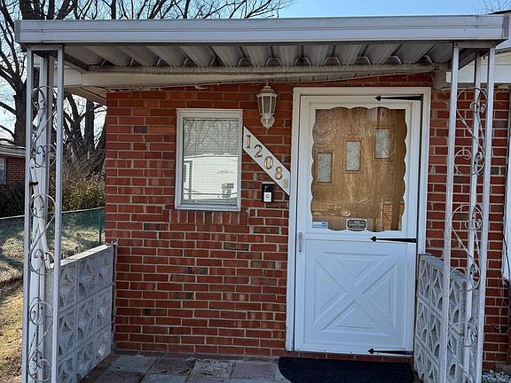 4th image of 1208 Montgomery Dr