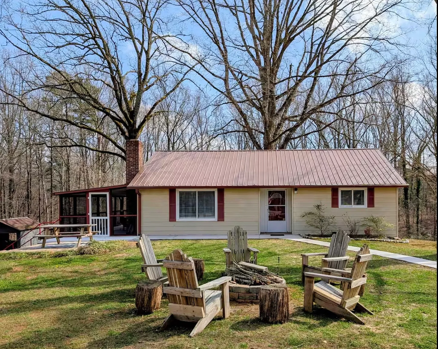 1684 Rockford Creek Rd — Photo 1