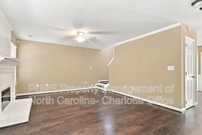 3 bed, 2.5 bath, 2135 sqft, $2,180 — Photo 4