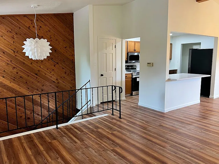 6215 S Sterne Pkwy — Photo 2