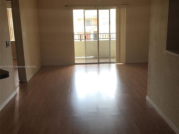 4th image of 602 Belmont Ln #602