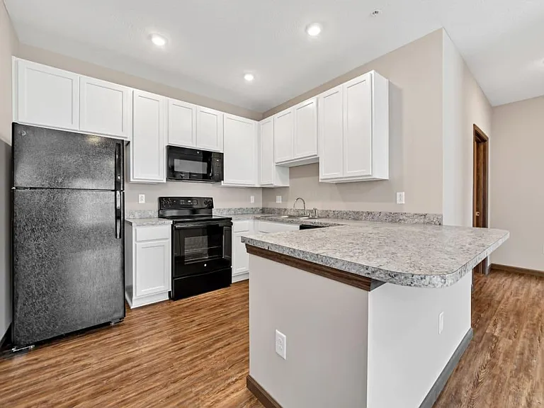 Hutchison Place Apartments — Photo 25