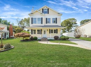 12 Maple Ave, East Patchogue, NY 11772