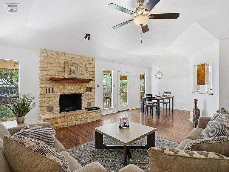306 Woodstone Dr — Photo 10