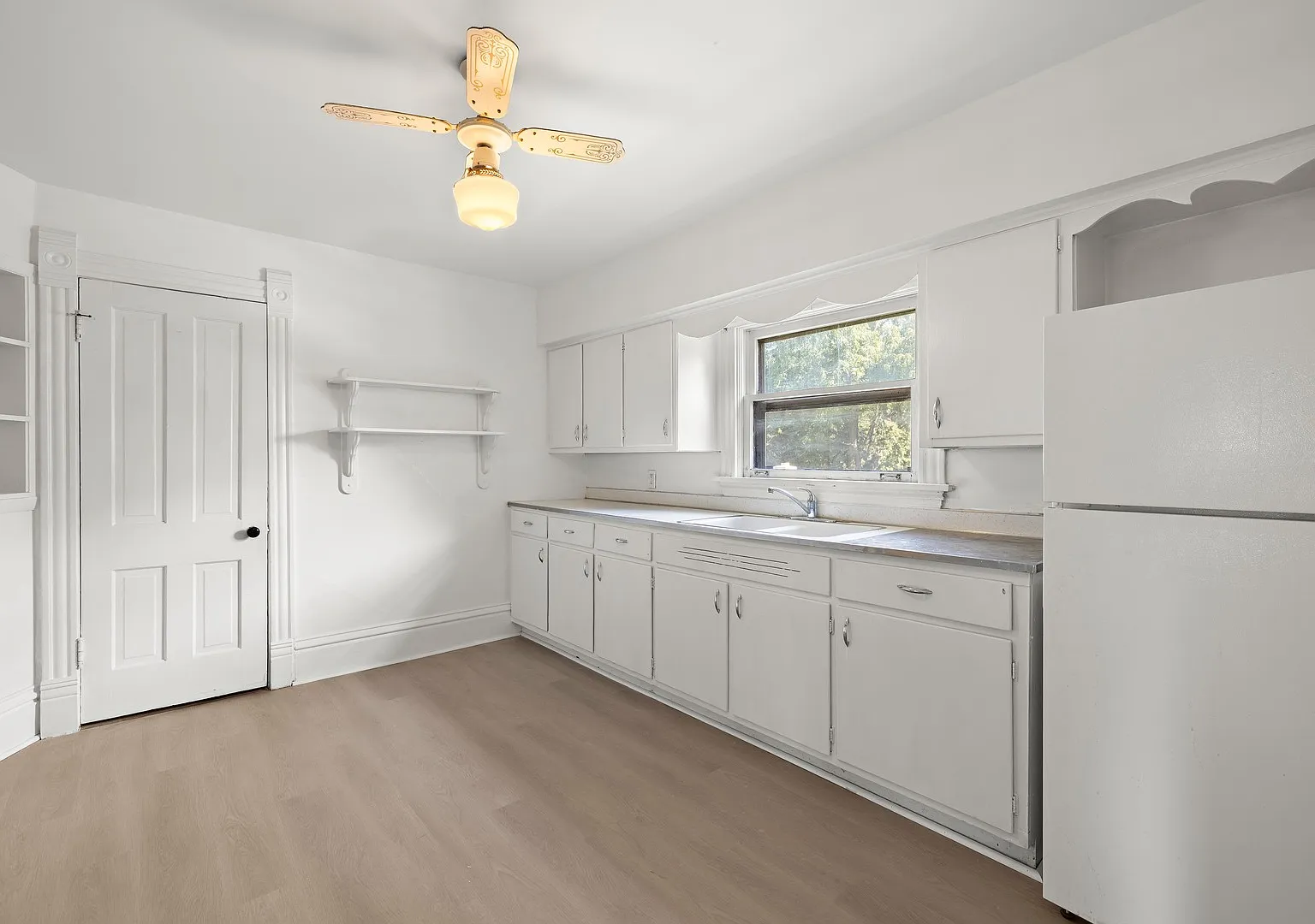 2 bed, 1000 sqft, $1,400 — Photo 2