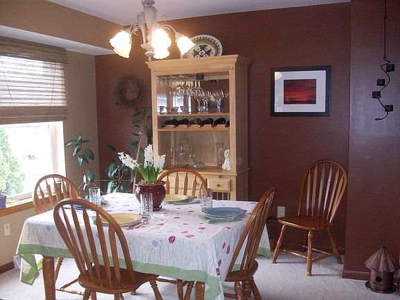 4th image of 14 Carpenter Pl