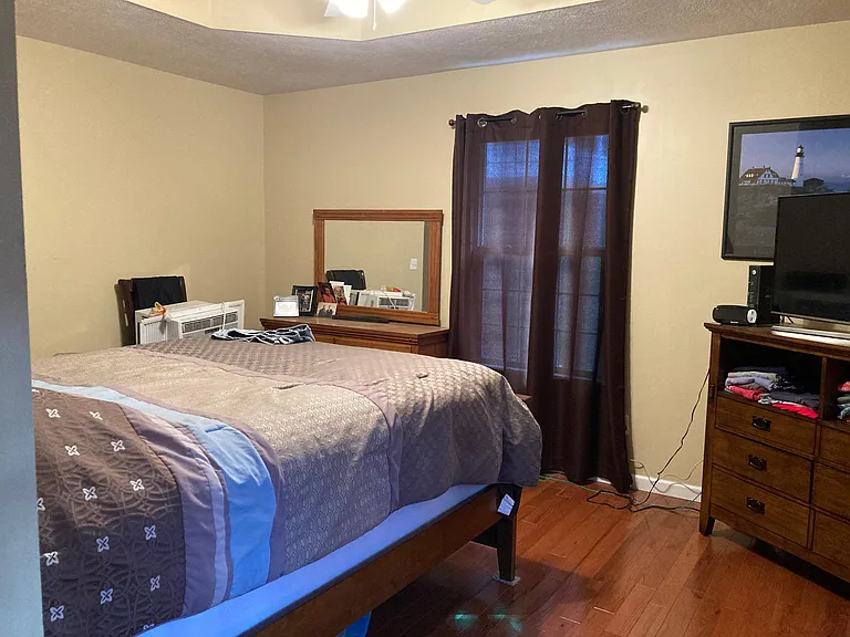 1602 S Charing Rd — Photo 8