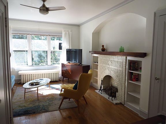 3rd image of 5537 N Christiana Ave #2