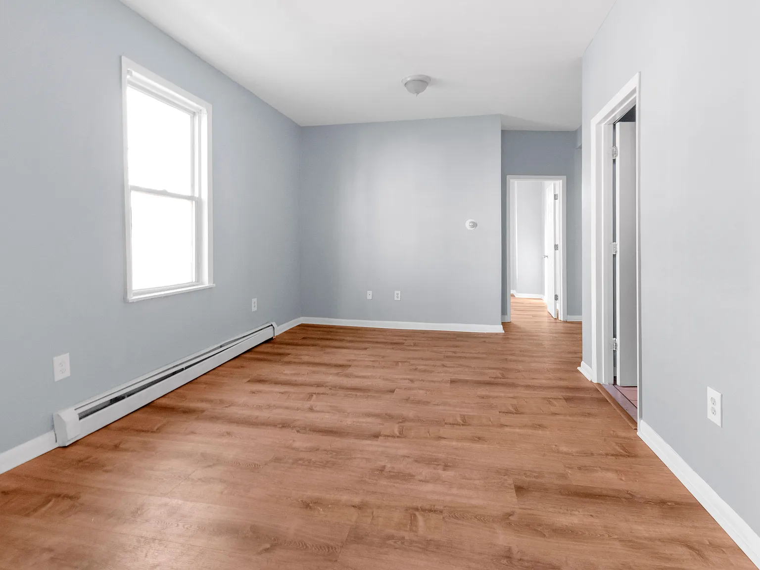 3 bed, 980 sqft, $1,998 — Photo 3