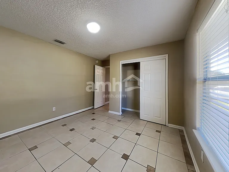 2064 Hunters Trace Cir — Photo 19
