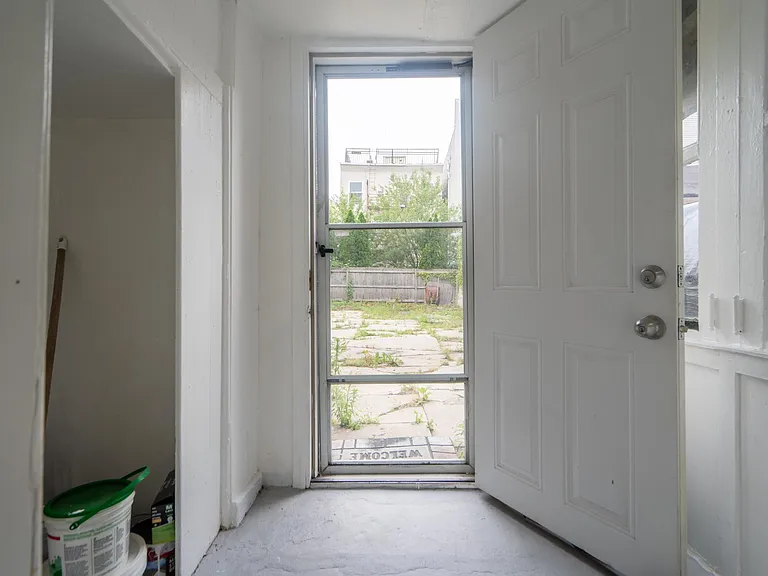 150 19th St #1 — Photo 13