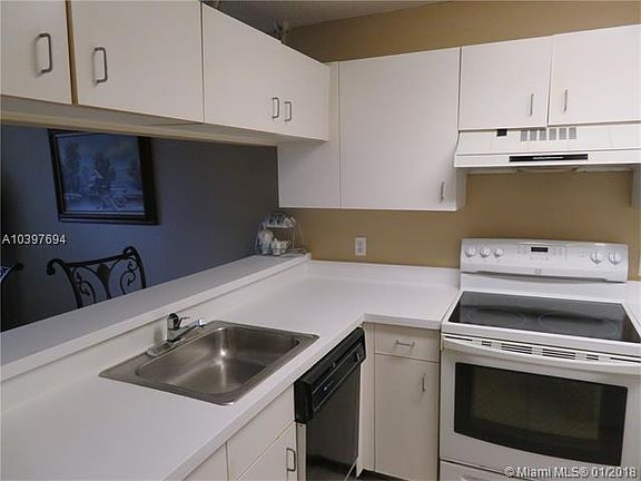 2nd image of 952 Coral Club Dr #952