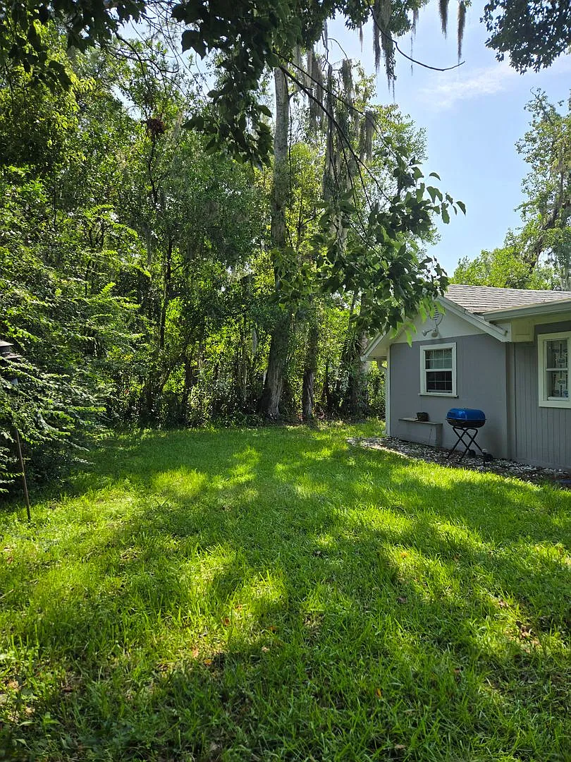 Contemporary Split Floor Plan-Fenced in yard — Photo 2