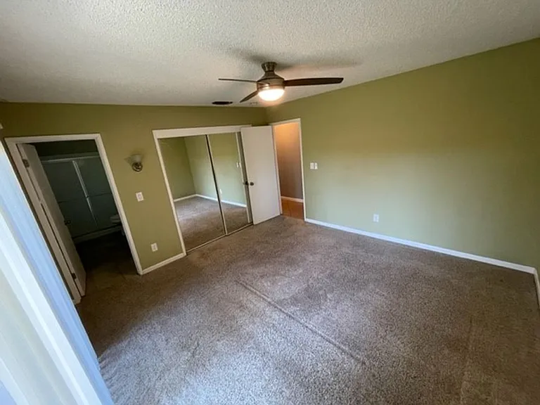 1825 Vista Creek Dr — Photo 15
