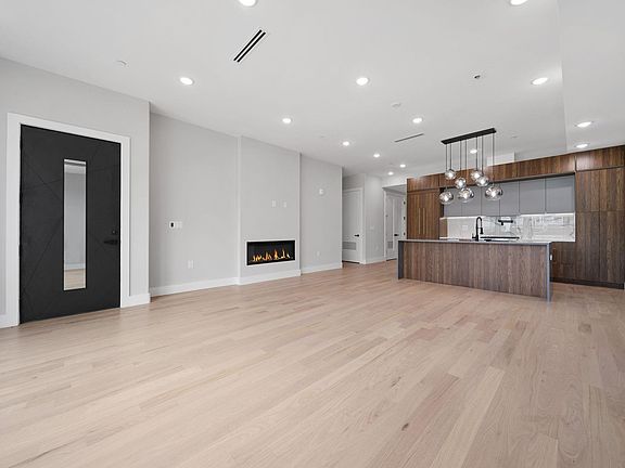 2nd image of 373 New York Ave Floor 2