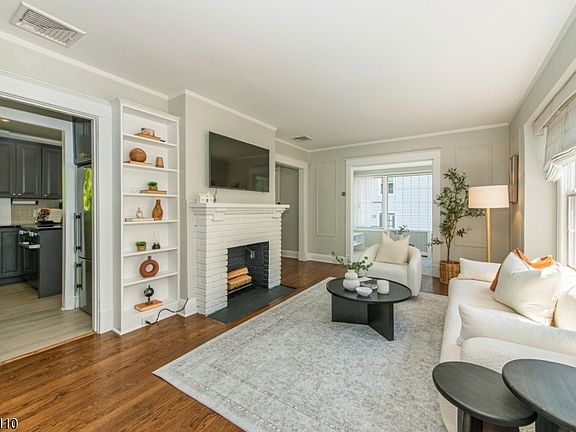 4th image of 19 Carolin Rd