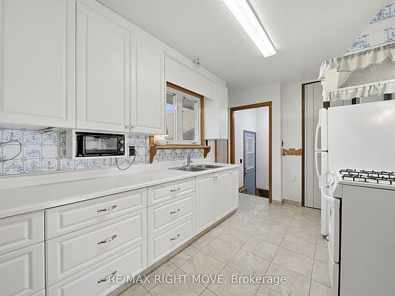4th image of 23 A George St