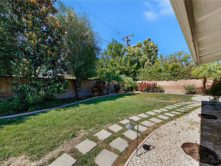 22951 Austin St — Photo 48
