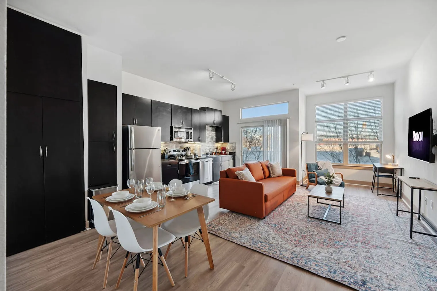 1 bed, 1.0 bath, 8880 sqft, $6,428 — Photo 4