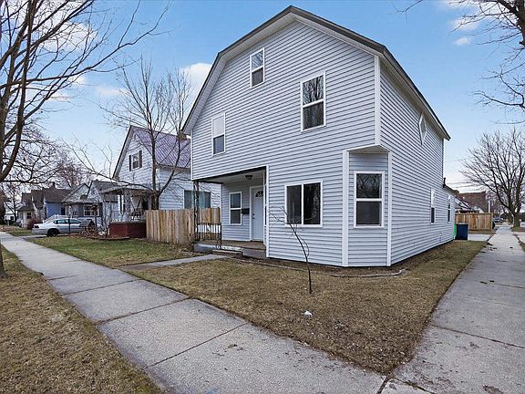 5th image of 400 Fraser St