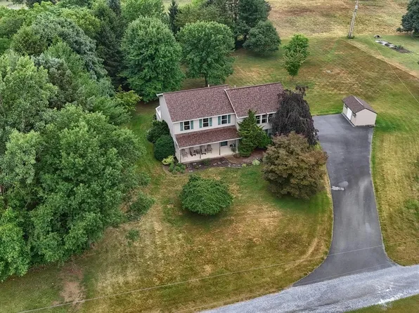 6 Star Dust Dr, Myerstown, PA 17067