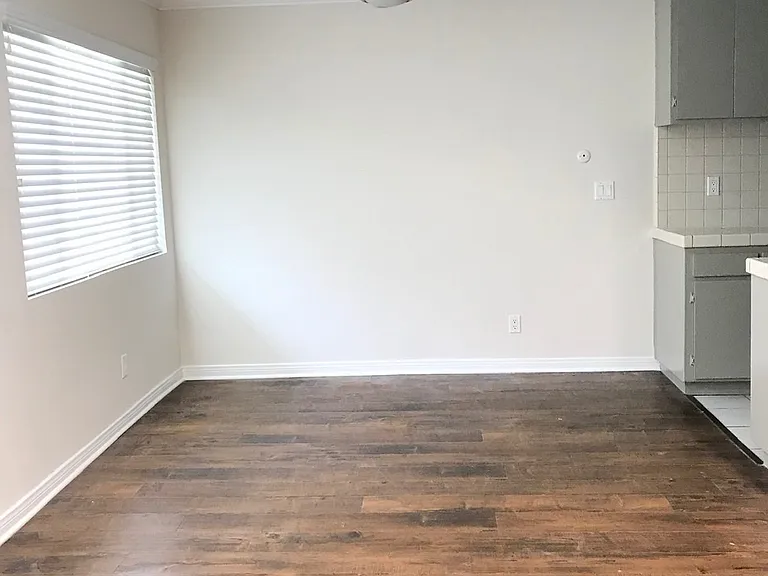 3762 Canfield Ave — Photo 7