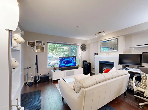 4783 Dawson St #207, Burnaby, BC V5C 0A8