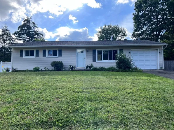 114 Shady Brook Ln, Springfield, MA 01118