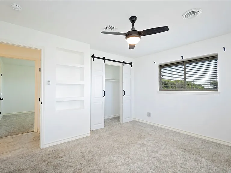 7629 Lang Rd — Photo 23