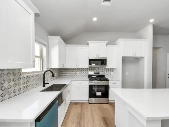 8331 Amethyst Valley Ln, Angleton, TX 77515