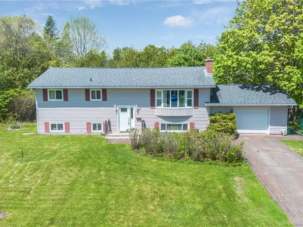 57 Oliver Cres, New Maryland, NB E3C 1E2