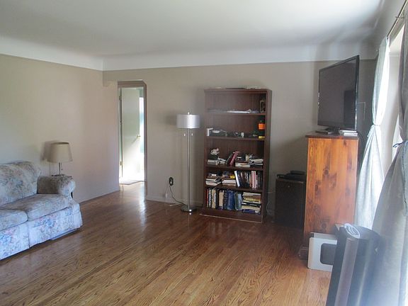 4th image of 23001 Playview St