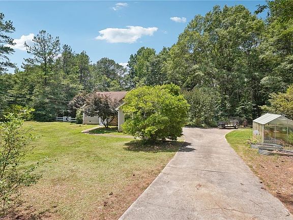 2nd image of 115 Laney Ct