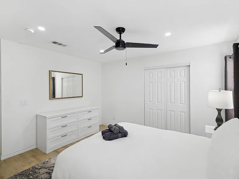 1909 California Dr — Photo 17