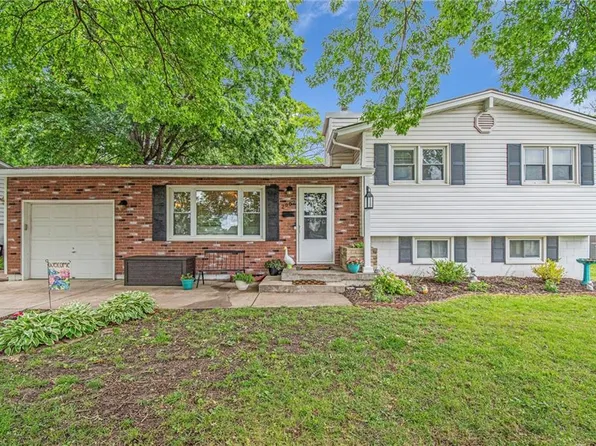 2002 NE 64th St, Gladstone, MO 64118