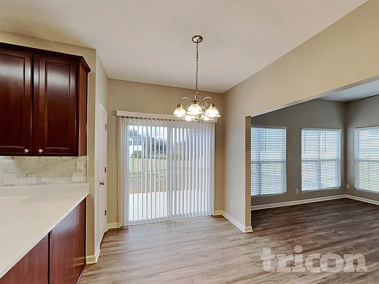 320 Stone Meadow Dr — Photo 6